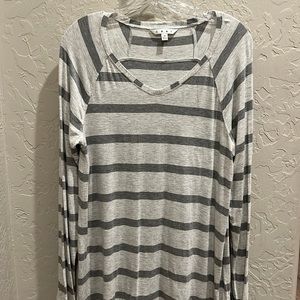 CAbi v-neck tshirt, Medium